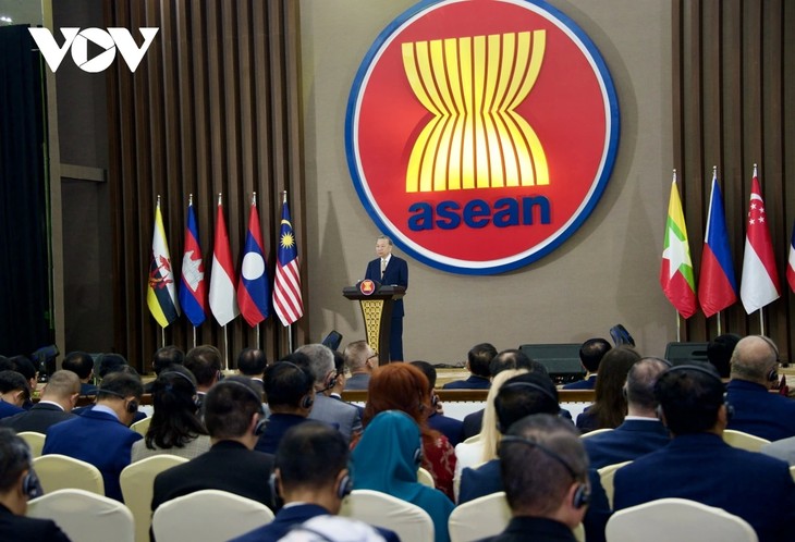 Líder político de Vietnam visita la Secretaría de la ASEAN - ảnh 1