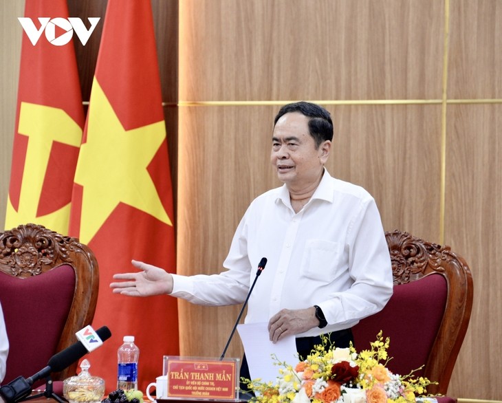 Presidente del Parlamento insta a Quang Ngai a reforzar la autonomía y atraer inversión - ảnh 1