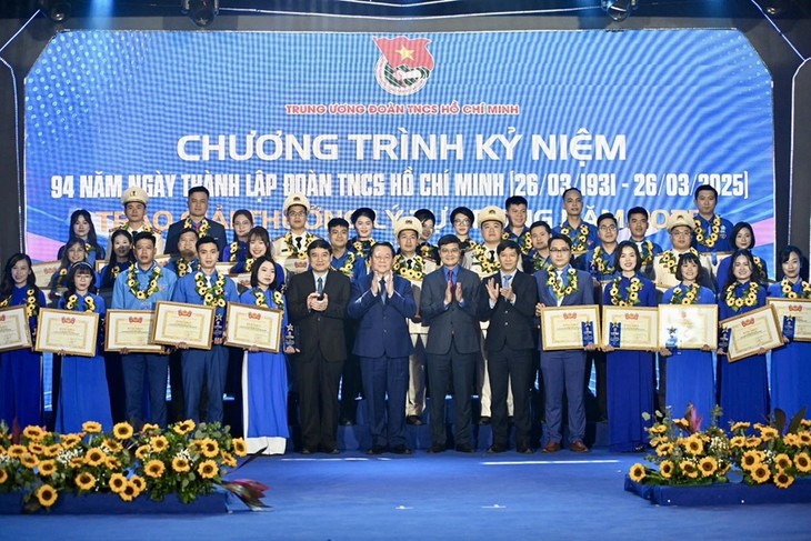 Premio Ly Tu Trong en honor de los 100 destacados líderes de Unión de Jóvenes  Comunistas Ho Chi Minh  - ảnh 1