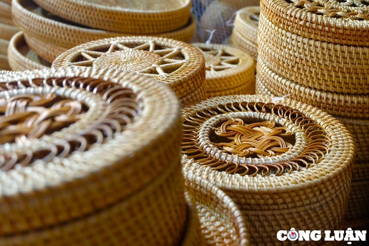 Oficio tradicional de tejido de ratán y bambú en Hanói: Más de 400 años de permanencia y desarrollo - ảnh 2