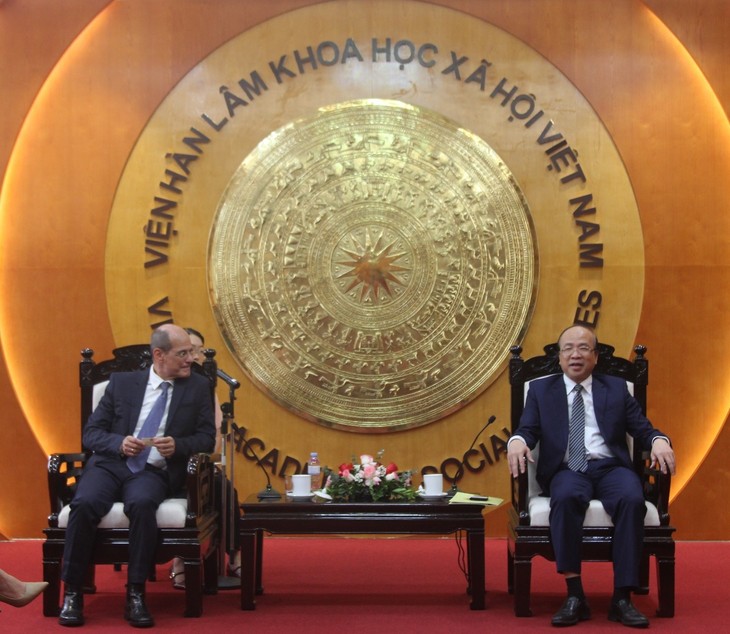 El Presidente de la Academia de Ciencias Sociales de Vietnam recibe al Rector del instituto cubano “Raúl Roa García”  - ảnh 1