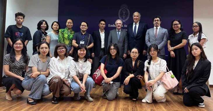 Documental “Un precio que tenemos que pagar”: cuando el cine se convierte en un puente entre Vietnam y Argentina - ảnh 3