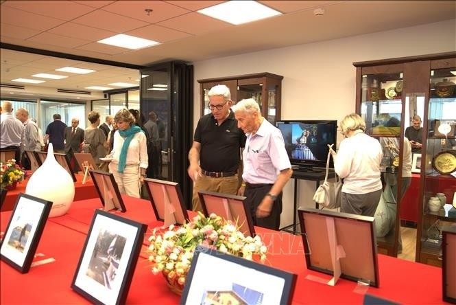 Exposición fotográfica consolida lazos culturales entre Vietnam e Israel - ảnh 1