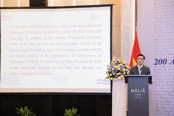 Uruguay celebra en Hanói el bicentenario de su Independencia y refuerza la cooperación con Vietnam - ảnh 2