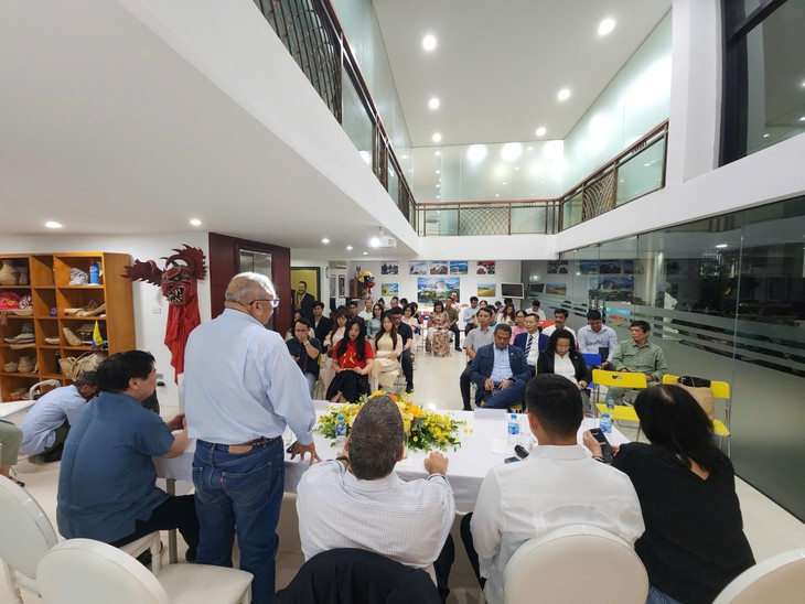 Realizan encuentro de amistad Vietnam - Venezuela en Hanói - ảnh 2