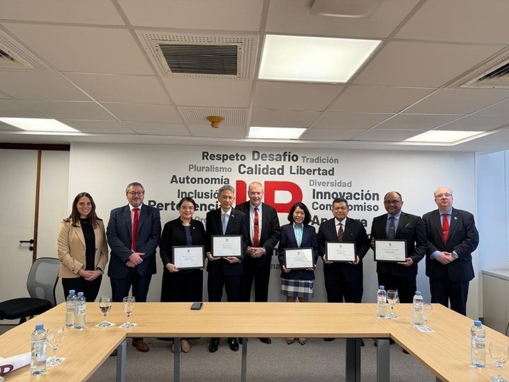 Vietnam resalta sus avances en el proceso de Renovación en un seminario de la ASEAN en Argentina - ảnh 1