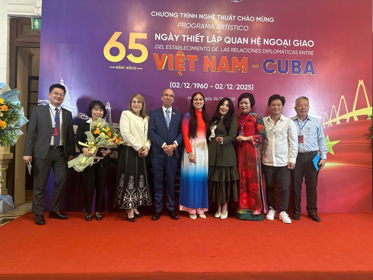 Vietnam y Cuba conmemoran 65 años de relaciones diplomáticas y de su vínculo especial - ảnh 3