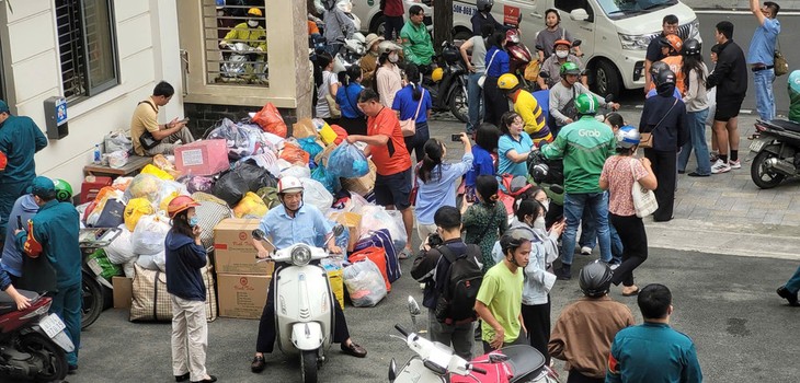 Las localidades intensifican el apoyo a los habitantes de las zonas inundadas del Centro  - ảnh 2