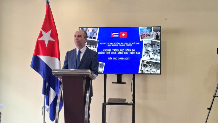 Cuba mantiene la concesión de becas a estudiantes vietnamitas y refuerza el pilar educativo bilateral - ảnh 1