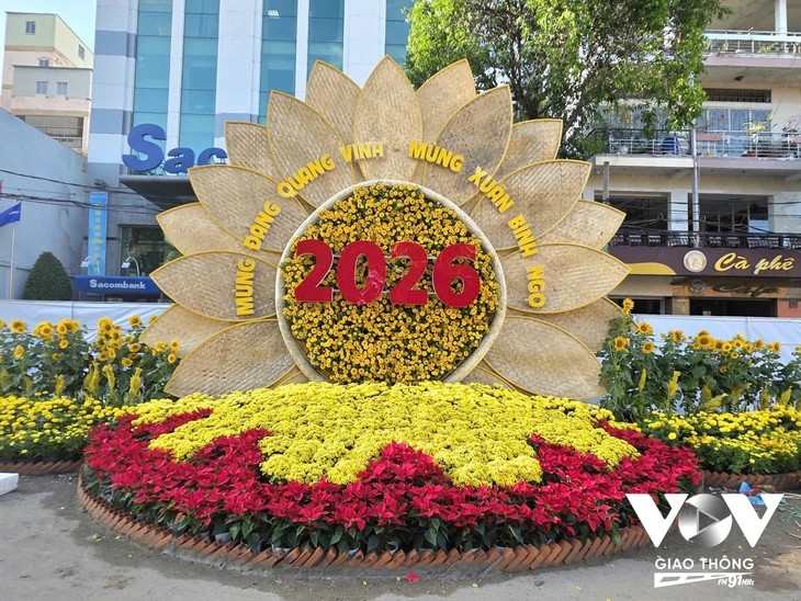 Inaugurada en Can Tho la calle floral artística de la primavera 2026 - ảnh 1