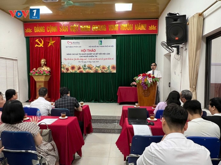 Elevar el valor profesional y reforzar la inserción laboral de las personas con discapacidad visual - ảnh 1