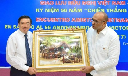 Efectúan intercambio amistoso Vietnam-Cuba  - ảnh 1