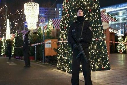 El mundo aumenta medidas de seguridad en vísperas de la Navidad y el Año Nuevo  - ảnh 1