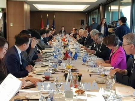 Vietnam y Francia comparten experiencias sobre la construcción de un gobierno electrónico - ảnh 1