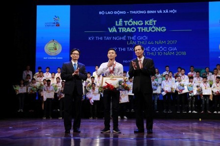 Honran a los ganadores de las competiciones nacionales y mundiales de habilidades  - ảnh 1