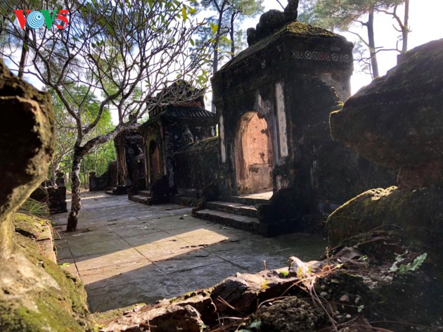 La mística belleza de la pagoda Tu Hieu, en la ciudad de Hue - ảnh 12