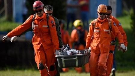 Ascienden a 58 las víctimas tras colapso de un dique en Brasil - ảnh 1