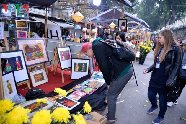 Ambiente del Tet vietnamita en ojos de jóvenes foráneos - ảnh 8