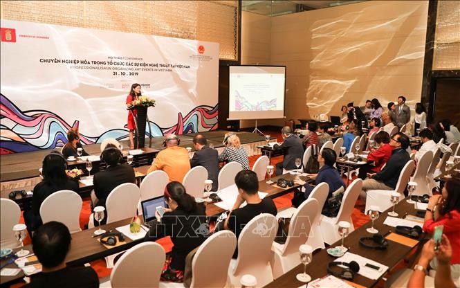 Debaten la organización profesional de eventos artísticos en Vietnam - ảnh 1