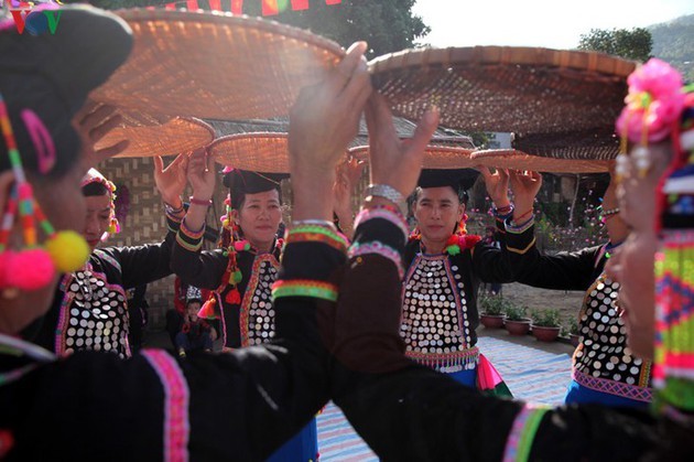 Festival de lanzamiento de pelota de tela en el norte de Vietnam - ảnh 12