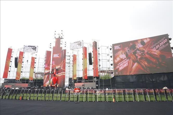 Celebran en Ciudad Ho Chi Minh evento artístico en saludo a Fórmula 1 Vietnam Grand Prix. - ảnh 1