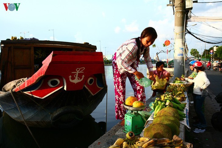 El puerto de Binh Dong  - ảnh 8