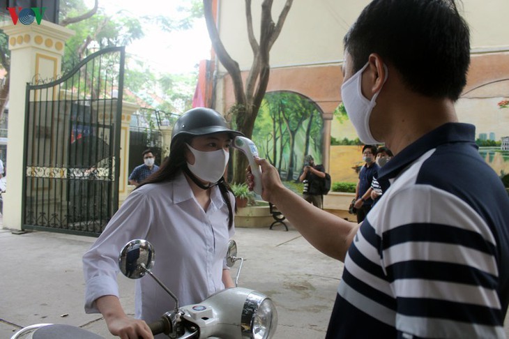 Alumnos de Hanói de regreso a las escuelas - ảnh 3