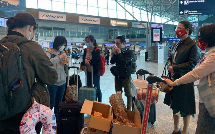 Repatrian a más de 300 ciudadanos vietnamitas de Suecia y Finlandia - ảnh 1