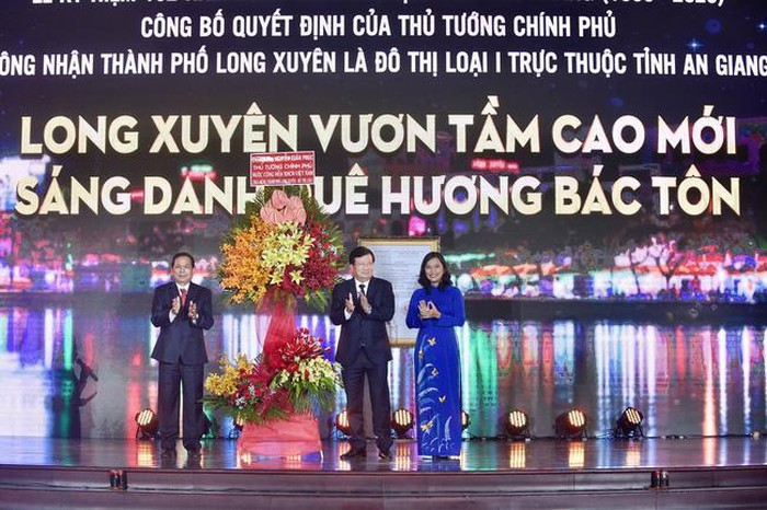 Long Xuyen es oficialmente ciudad de clase I de la provincia de An Giang - ảnh 1