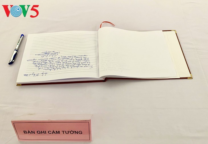 Exhibición sobre la historia del emblema nacional de Vietnam   - ảnh 11