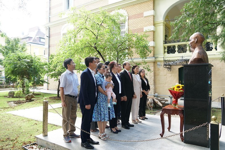 Conmemoran el Día Nacional de Vietnam en el extranjero - ảnh 1