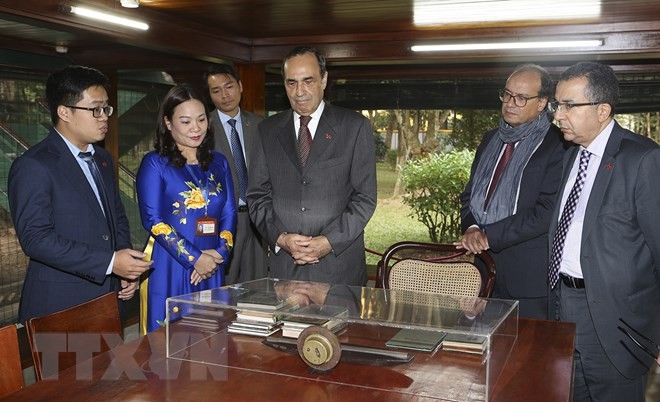 Inauguran exposición fotográfica en línea por el 60 aniversario de relaciones diplomáticas Vietnam - Marruecos - ảnh 1