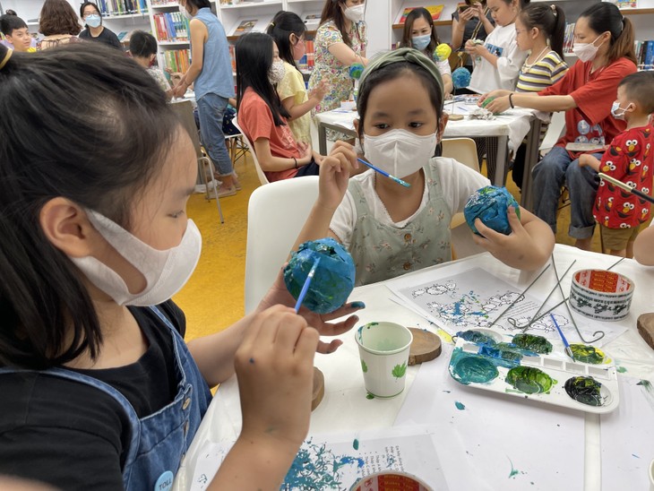 Iniciativa de la embajada de España en Vietnam para la educación ambiental en los niños - ảnh 3