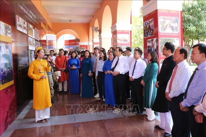 Exposición temática sobre la trayectoria del presidente Ho Chi Minh - ảnh 1