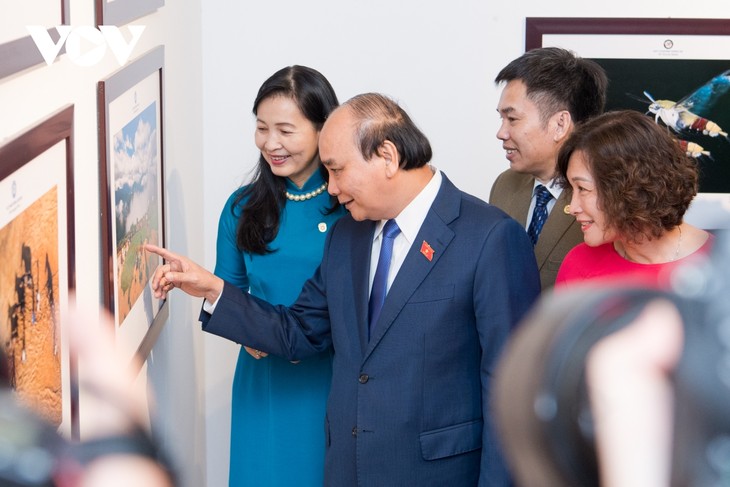 Inauguran la XI Exposición Internacional de Fotografía Artística VN-21  - ảnh 1