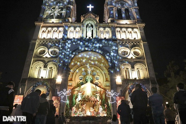 Luces navideñas de 2022 en Hanói - ảnh 15