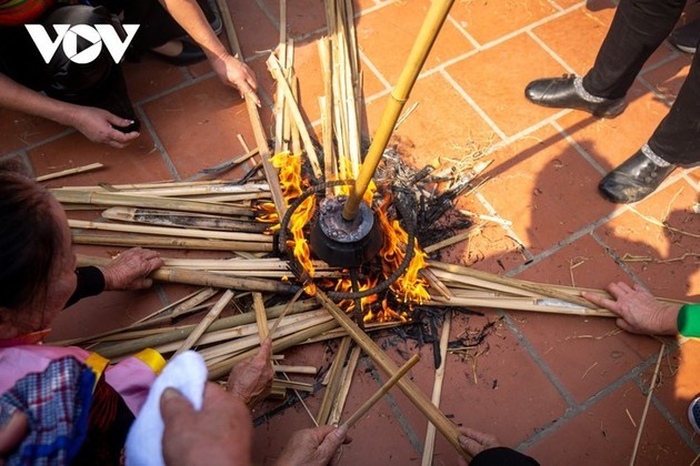 Competición de cocinar arroz en el pueblo de Thi Cam - ảnh 14