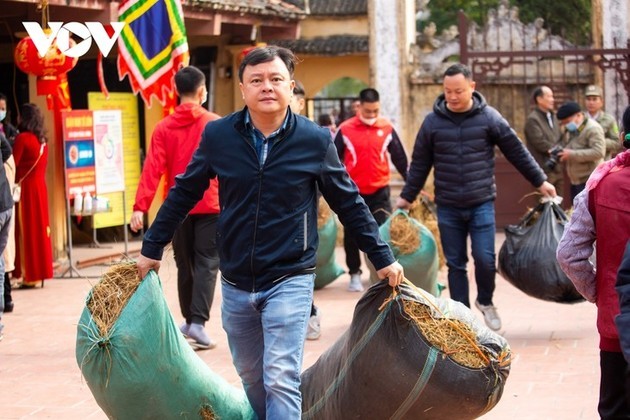 Competición de cocinar arroz en el pueblo de Thi Cam - ảnh 2