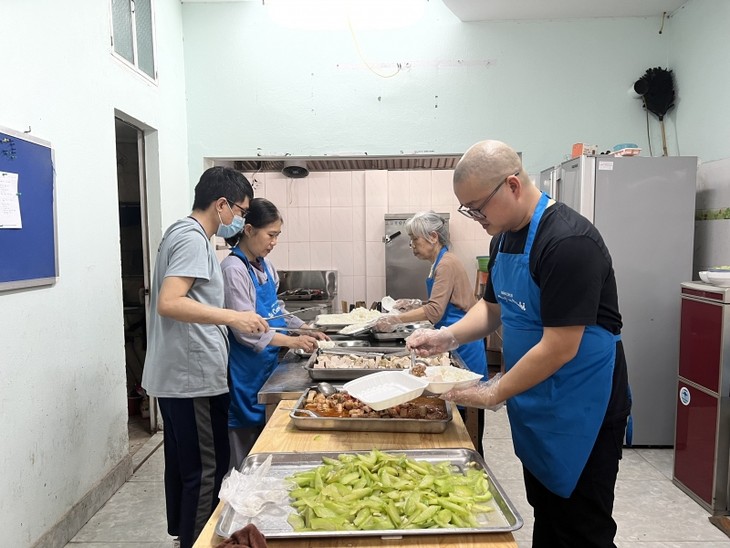 Restaurante “Sonrisa de Shinbi” trae alegría a pacientes de cáncer - ảnh 1