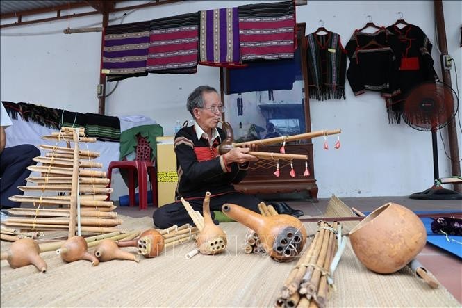 Exposición sobre cultura de minorías étnicas del Centro Sur y de la Altiplanicie Occidental - ảnh 1