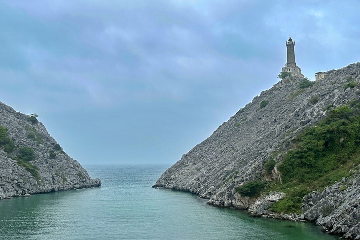 Faro de Long Chau: una luz brillante y constante - ảnh 1