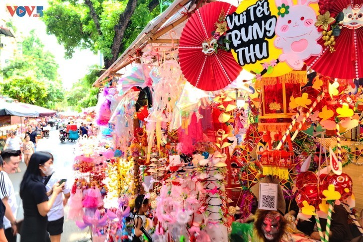 El colorido casco antiguo de Hanói durante el Festival del Medio Otoño - ảnh 10