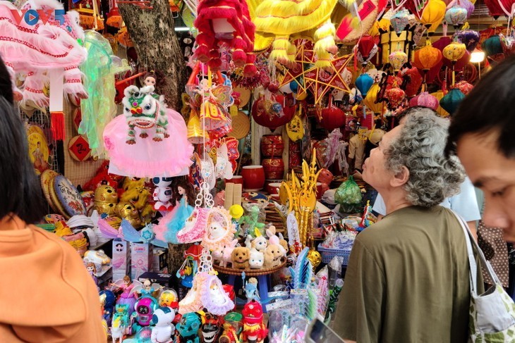 El colorido casco antiguo de Hanói durante el Festival del Medio Otoño - ảnh 4