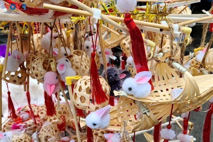 El colorido casco antiguo de Hanói durante el Festival del Medio Otoño - ảnh 6