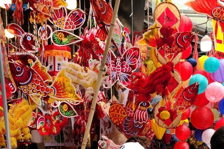 El colorido casco antiguo de Hanói durante el Festival del Medio Otoño - ảnh 7