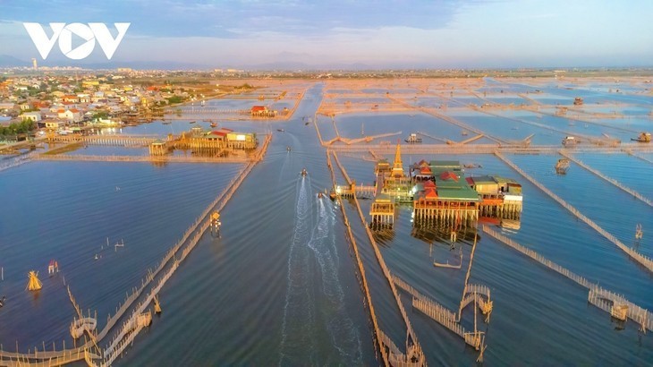 El esplendor de la laguna Chuon en Hue - ảnh 8