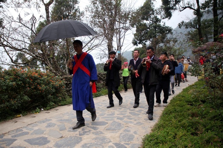 Ceremonia de recogida a la novia de la etnia Giay en Lai Chau - ảnh 3