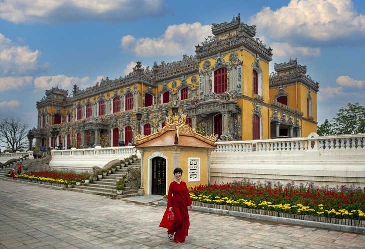 El Palacio Kien Trung abre sus puertas a visitantes con motivo del Año Nuevo Lunar - ảnh 1