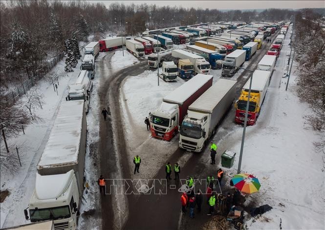 Agricultores polacos intensifican protestas - ảnh 1