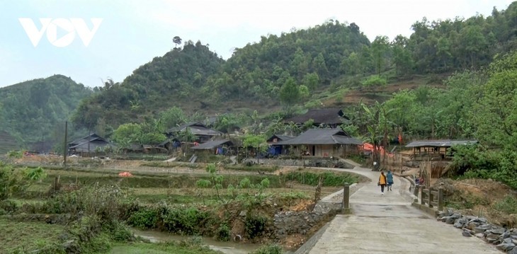 Fabricación de papel del pueblo étnico Dao Rojo en Cao Bang - ảnh 1